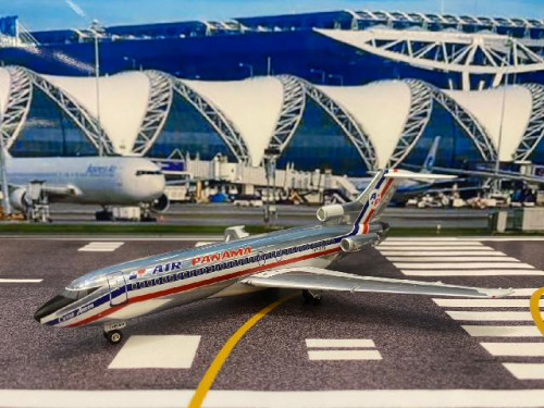 Inflight 1:200 EAV619  Air Panama 727-81 HP-619 [Width 16 Length 23 Height 5 cms]