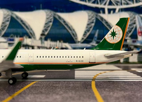 JCWings 1:200 EVA A321 B-16216 LH2095 [Width 17.5 Length 22 Height 6 cm] 5