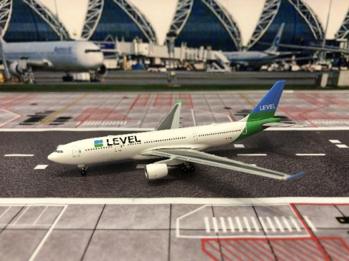 Herpa Wings 1:500 Level A330-200 EC-MOU HW537254 [Width 12 Length 12 Height 3.5 cm]