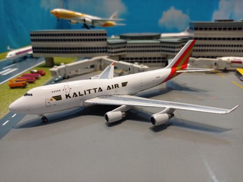 P4518 1:400 Kalitta Air 747-400 N708CK [Width 16 Length 16.5 Height 4.5 cms]