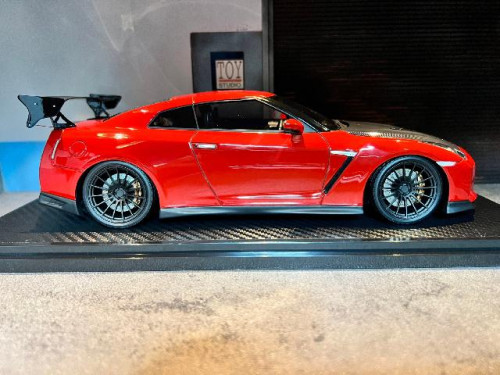Ignition Model 1:18 Nissan GT-R35 Premium Edition Red IG1759 5