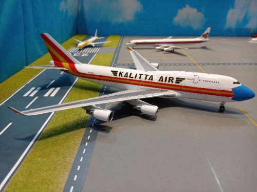 XX20120 1:200 Kalitta Air 747-400(BCF)Mask N744CK [Width 30 Length 35 Height 6 cms] 1
