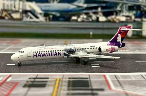 Phoenix 1:400 Hawaiian 717 N488HA [Lilo & Stitch] P4666 [Width 7 Length 9.5 Height 2 cm] 1