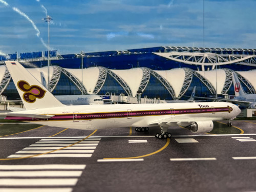 InFlight200 1:200 Thai Airways B777-300 HS-TKF [Speedline Livery] IF7773TG1223 6