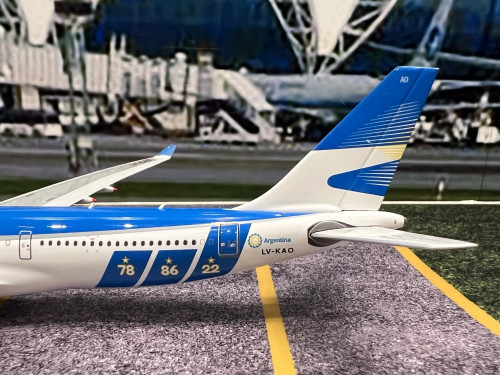 Phoenix 1:400 Aerolineas Argentinas A330-200 LV-KAO “Llevamos Campeones” P4600 5
