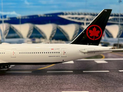 Inflight 1:200 Air Canada 777-333/ER C-FIUR B773ACIUR [Width 33 Length 37 Height 8 cms] 6