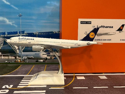  JCWings 1:200 Lufthansa A300-600R Football Nose’D-AIAU EW2306002G [Width 22.5 Length 27 Height 8 cm