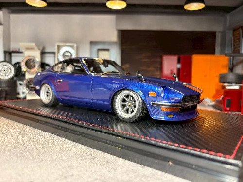 Ignition 1:18 Fairlady Z(S30)Blue MidNight With Mr.Akio Asakura IG3591 [Width 10 Length 25 Height 7 2