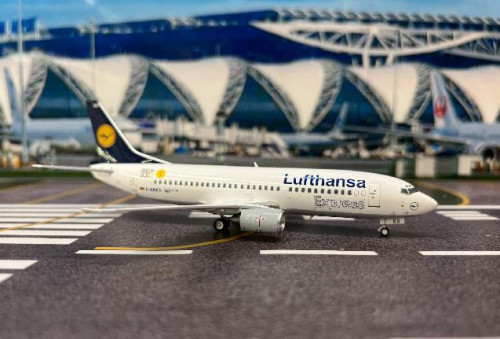 JFox 1:200 Lufthansa 737-300 D-ABED“Berlin 2000”JF7373002 [Width 14 Length 17 Height 5.5 cm] 2