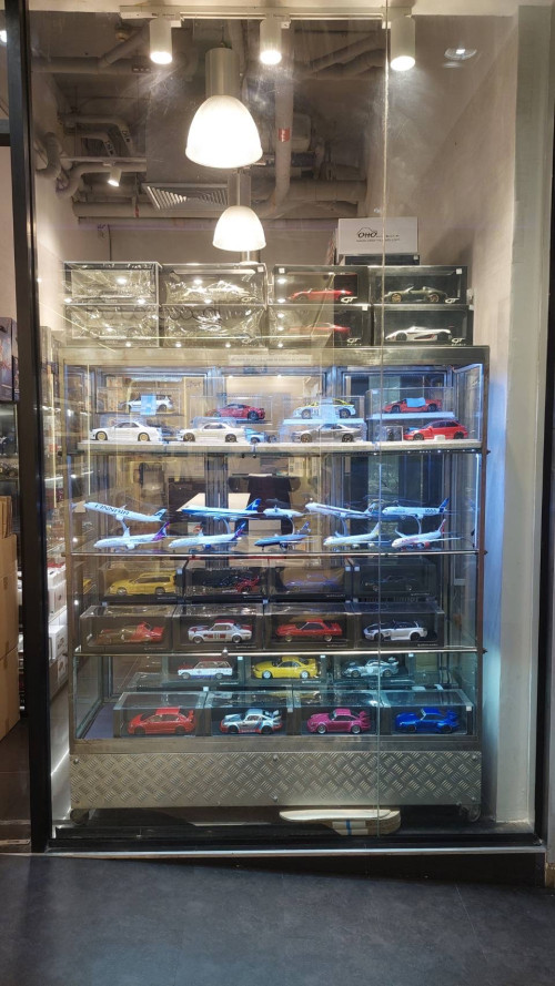 Toy Studio - 3/F Center Point Siam Square : Telephone 086-356-6868 2