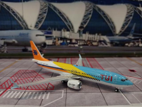 Phoenix 1:400 TUI 737-8max D-AMAH PH1908 [Width 9 Length 9.5 Height 3 cm] 1