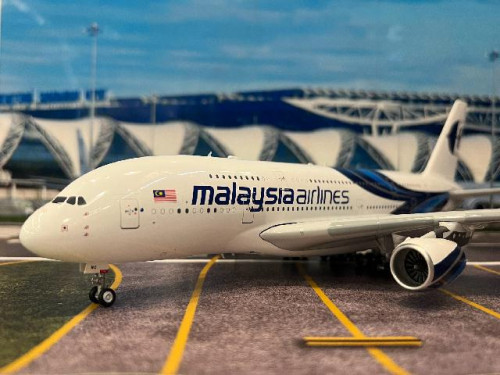 Inflight 1:200 Malaysia Airlines A380 9M-MNC IF380MH0726 [Width 41 Length 38 Height 12 cm] 1