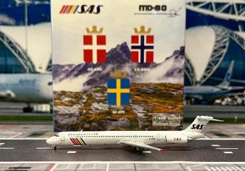 Phoenix 1:400 SAS MD-82 LN-RMN PH12056 [Width 8 Length 11.5 Height 2 cm]