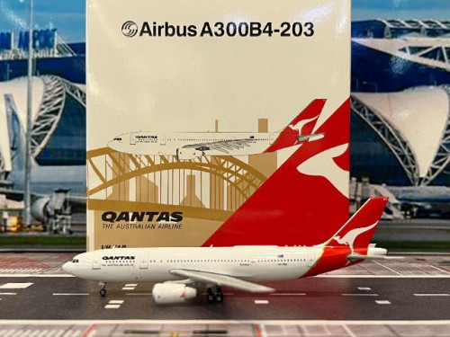  Phoenix 1:400 Qantas A300B4-203 VH-TAD P4688 [Width 11 Length 13.5 Height 4 cm]
