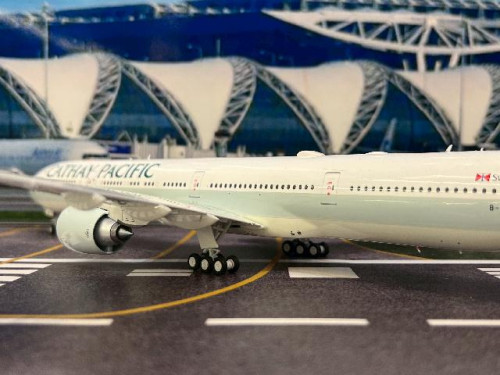Inflight 1:200 Cathay Pacific 777-300ER B-KQF WB7773023 [Width 33 Length 37 Height 8 cms] 8