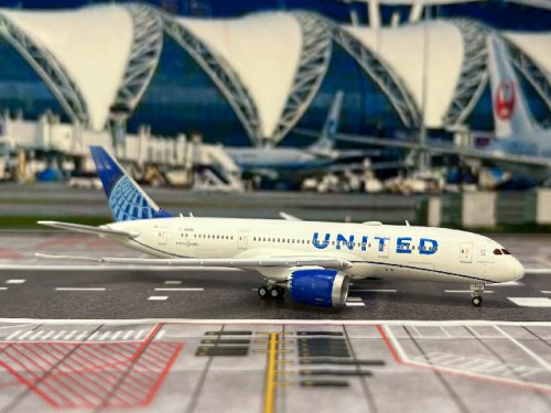 Gemini Jets 1:400 United Airlines B787-8 N26902 GJ2329 2