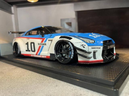 Ignition [IG2344] 1:18 LB Work GT-R R35 Ty2 Wht/Blu [Width 10 Length 25 Height 7 cms] 3