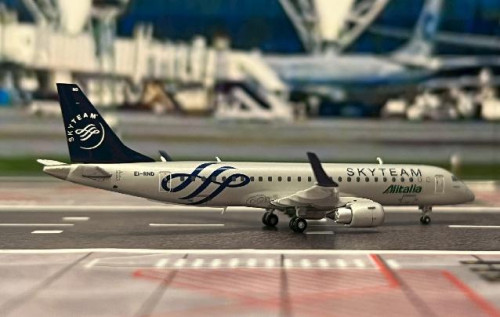 JC Wings 1:400 Alitalia Cityliner ERJ-190STD EI-RND