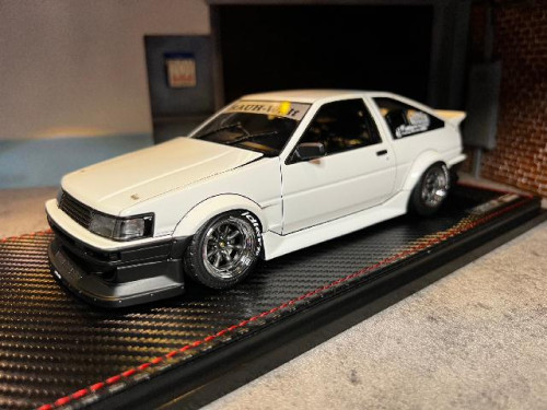 Ignition:IG2968 1:18 RWB AE86 White/Black With 4A-G Engine Silver [Width 10 Length 25 Height 7 cms] 