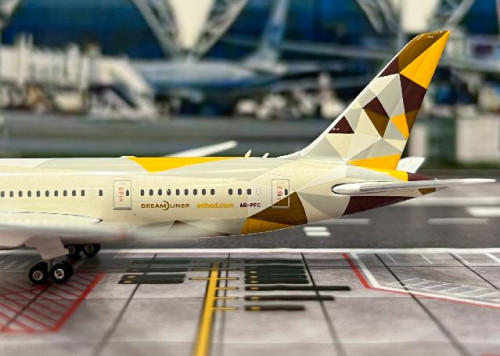 Phoenix 1:400 Etihad B787-8 A6-PFC PH12065 [Width 15 Length 15.5 Height 4.5 cm] 6