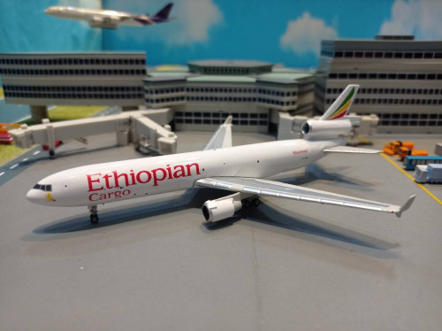 Phoenix PH1821 1:400 Ethiopian Cargo MD-11 ET-AND [Width 12 Length 15 Height 4.5 cm]