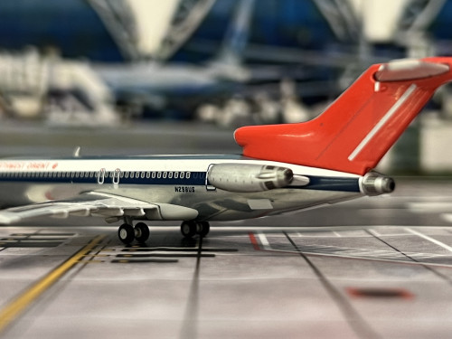Gemini Jets 1:400 Northwest Orient B727-200 Adv. N298US [80s “thermometer” & polished] GJ2354 8