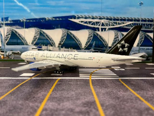 Gemini Jets 1:200 United 777-200ER N77022 Star Alliance G21380 [Width 33 Length 32 Height 8 cms] 3