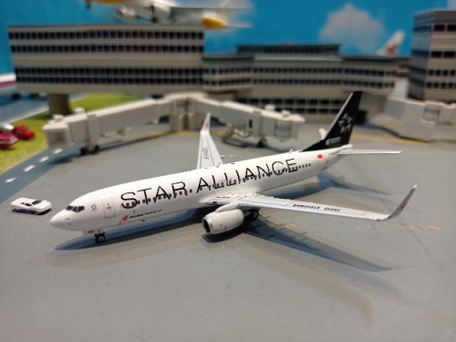 PH1790 1:400 Air China 737-800 B-5425 Star Alliance [Width 9 Length 9.5 Height 3 cms]
