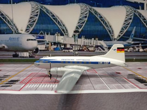Phoenix 1:200 Deutsche Lufthansa IL-14 DM-SBF P2026 [Width 15.5 Length 11 Height 4 cm] 2