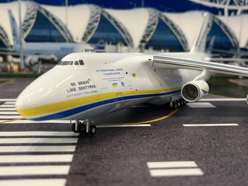 Gemini Jets 1:200 Antonov An-124-100M Russian UR-82088 G21082 7