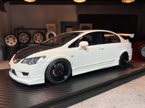 Ignition [IG2827] 1:18 Honda Civic (FD2) Type R White [Width 10 Length 27 Height 7 cms] 
