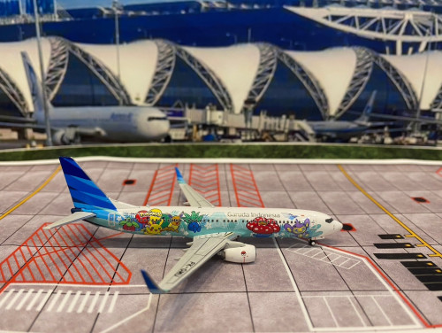 Phoenix P4581 1:400 Garuda Indonesia 737-800 PK-GMU [Width 9 Length 9.5 Height 3 cm] 3