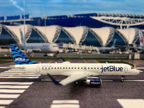Gemini Jets 1:200 JetBlue ERJ-190-100IGW N323JB “Only Blue”G21335 [Width 14 Length 18.5 Height 5 cm] 2