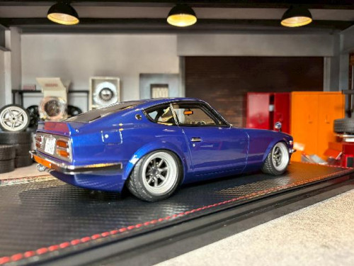 Ignition 1:18 Fairlady Z(S30)Blue MidNight With Mr.Akio Asakura IG3591 [Width 10 Length 25 Height 7 4