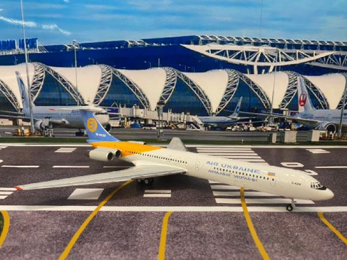 Herpa Wings 1l200 Air Ukraine IL-62M UR-86135 HW572699 [Width 22 Length 27 Height 6 cm] 1