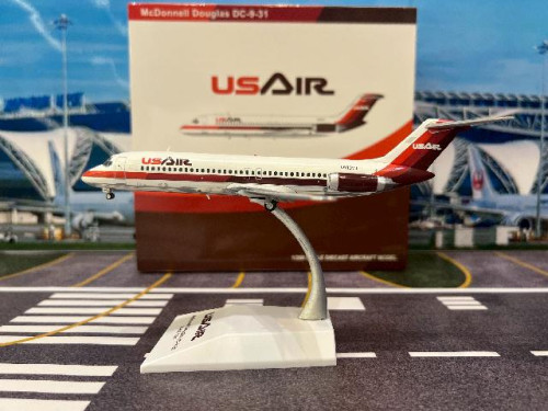 JCWings 1:200 US Air DC-9-30‘Polished’ N933VJ XX2213 [Width 14 Length 18 Height 4 cms]