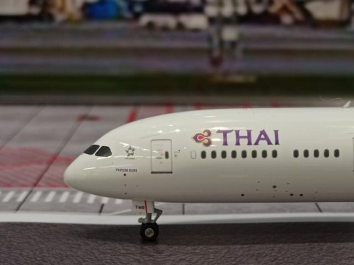 Phoenix PH1708 1:400 Thai 787-9 HS-TWB [Width 15 Length 15.5 Height 4.5 cms] 6