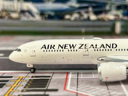 Phoenix 1:400 Air New Zealand 787-9 ZK-NZL PH12013 [Width 15 Length 15.5 Height 4.5 cm] 3