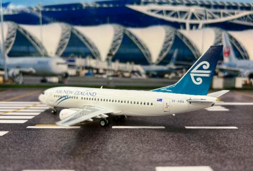 Inflight 1:200 Air New Zealand 737-33R ZK-NGA IF733NZ0624 [Width 14 Length 17 Height 5.5 cm] 3