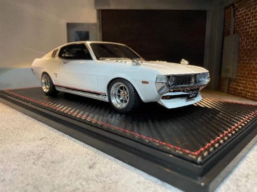 IG2605 1:18 Toyota Celica 1600GT LB(TA27)Whi With Enginr [Width 10 Length 25 Height 7 cms] 1