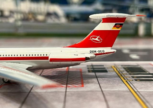Phoenix 1:400 Interflug IL-62 DDR-SEG PH12051 [Width 11 Length 13.5 Height 3 cm] 6