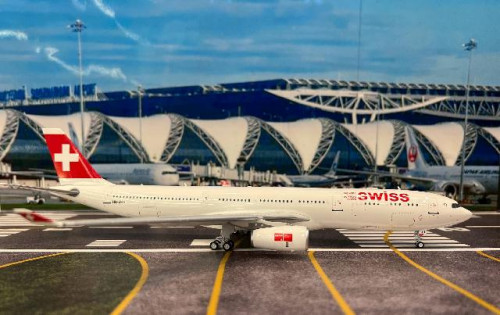 Inflight 1:200 Swiss A330-300 HB-JHH B333JHH  [Width 30 Length 31 Height 8.5 cm] 2