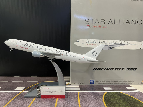 JFox 1:200 Austrian B767-3Z9ER OE-LAZ Star Alliance JF7673019L [Width 24 Length 27 Height 8 cm]