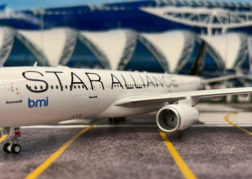 Inflight 1:200 BMI British Midland A330-243 G-WWBM SA IF332BMWBM [Width 30 Length 31 Height 8.5 cm] 7