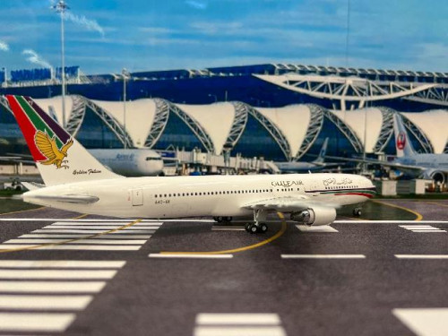 Inflight 1:200 Gulf Air 767-300ER A4O-GF RM76301 [Width 24 Length 27 Height 8 cms] 4