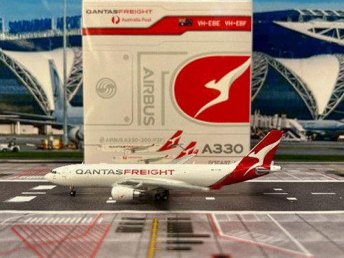 JCWings 1:400 Qantas Freight A330-200P2F VH-EBE XX40247 [Width 15 Length 15 Height 4 cm]
