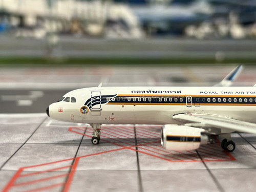 PH1686 1:400 Royal Thai Air Force A320 HS-TYW [Width 9 Length 9.5 Height 3 cm] 3