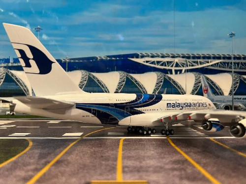 Inflight 1:200 Malaysia Airlines A380 9M-MNC IF380MH0726 [Width 41 Length 38 Height 12 cm] 4