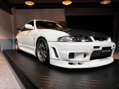 Ignition [IG2781] 1:18 Nissan Skyline GT-R (BCNR33) White [Width 10 Length 27 Height 7 cms] 1