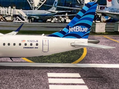 Gemini Jets 1:200 JetBlue ERJ-190-100IGW N323JB “Only Blue”G21335 [Width 14 Length 18.5 Height 5 cm] 4
